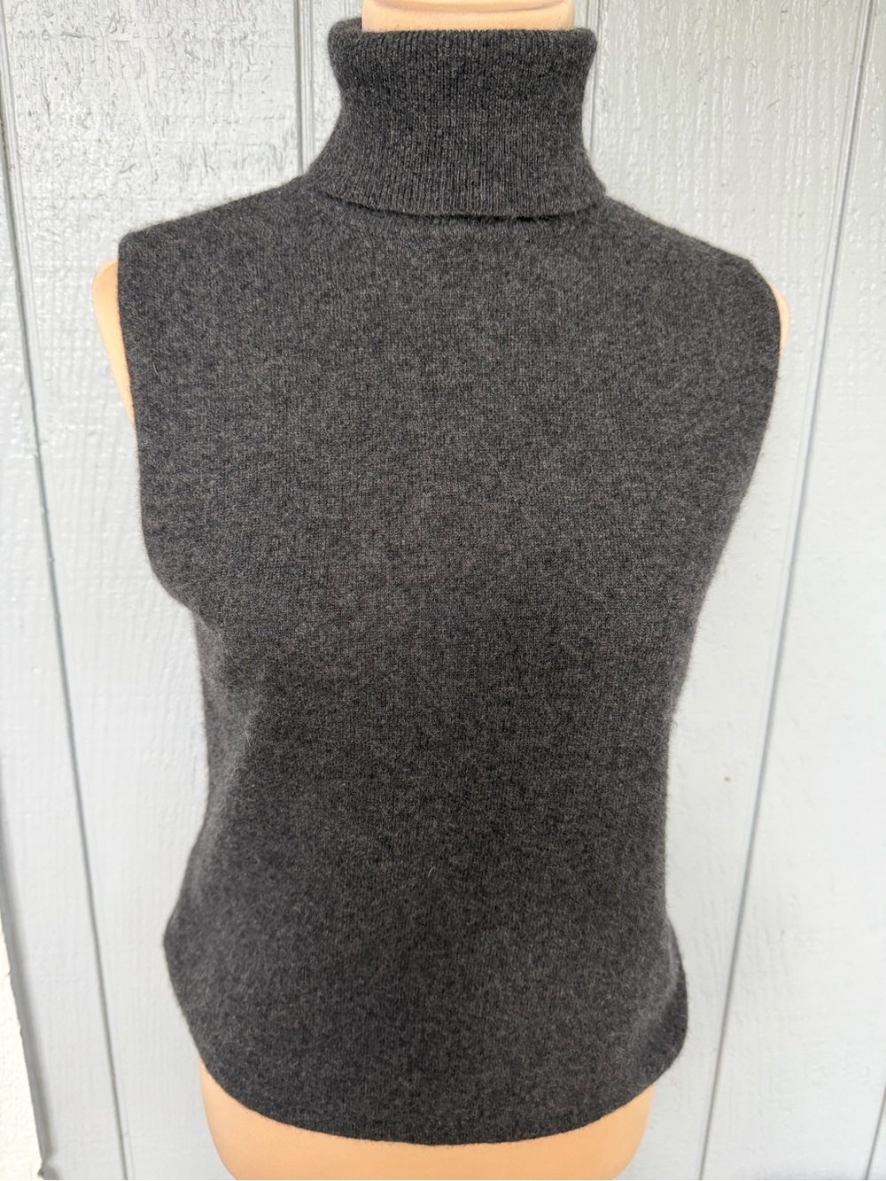 Lord & Taylor Sleeveless Turtleneck 100% 2-ply Cashmere Sweater - Charcoal Gray
